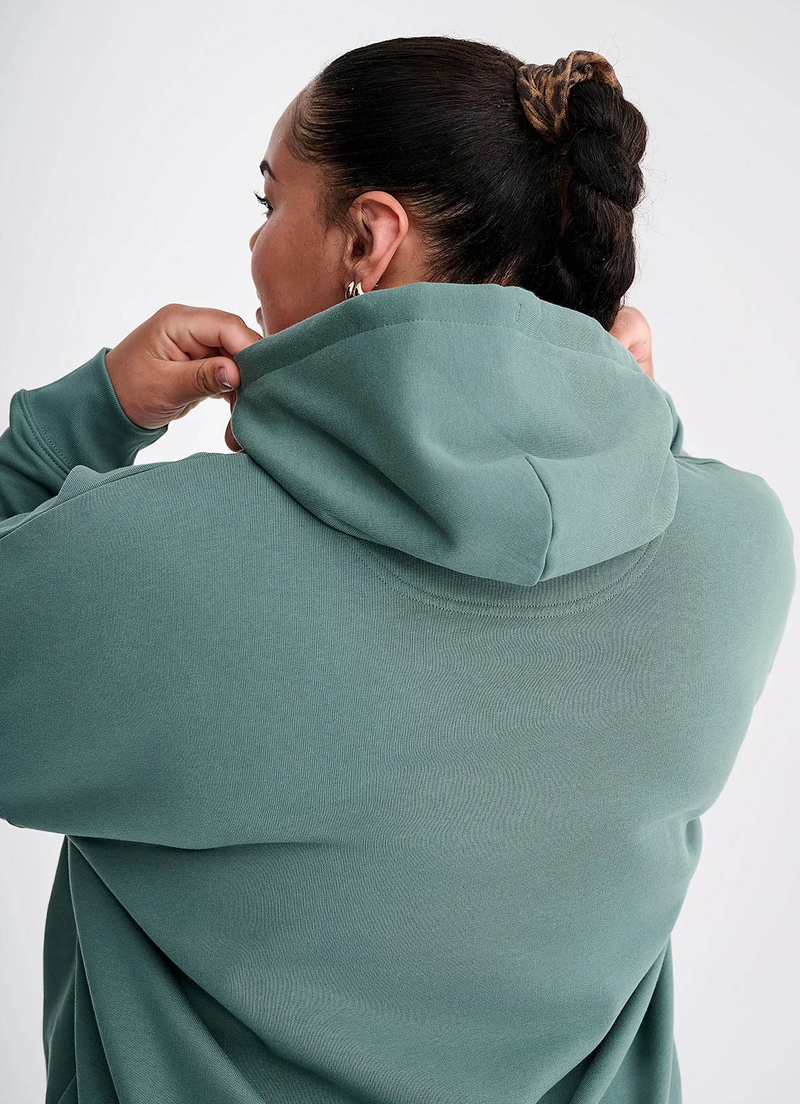 IPPONGEAR_Lifestyle Collection_Women Oversize Hoodie Minimal 2_green bay_detail back