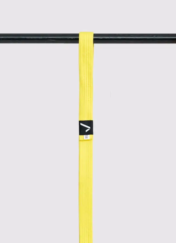 cinturón de judo color amarillo